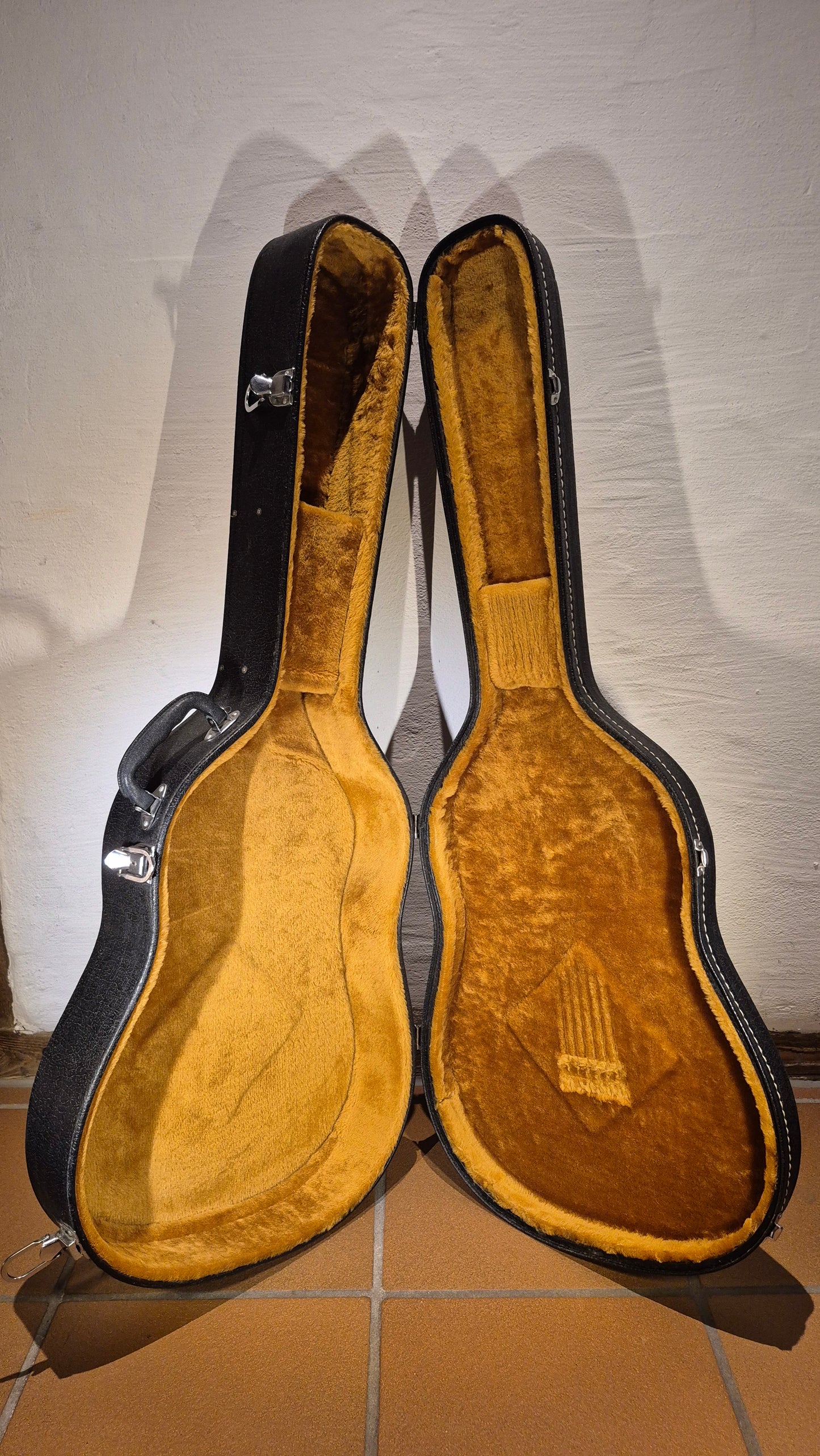Koffer für klassische (und OM) Gitarren