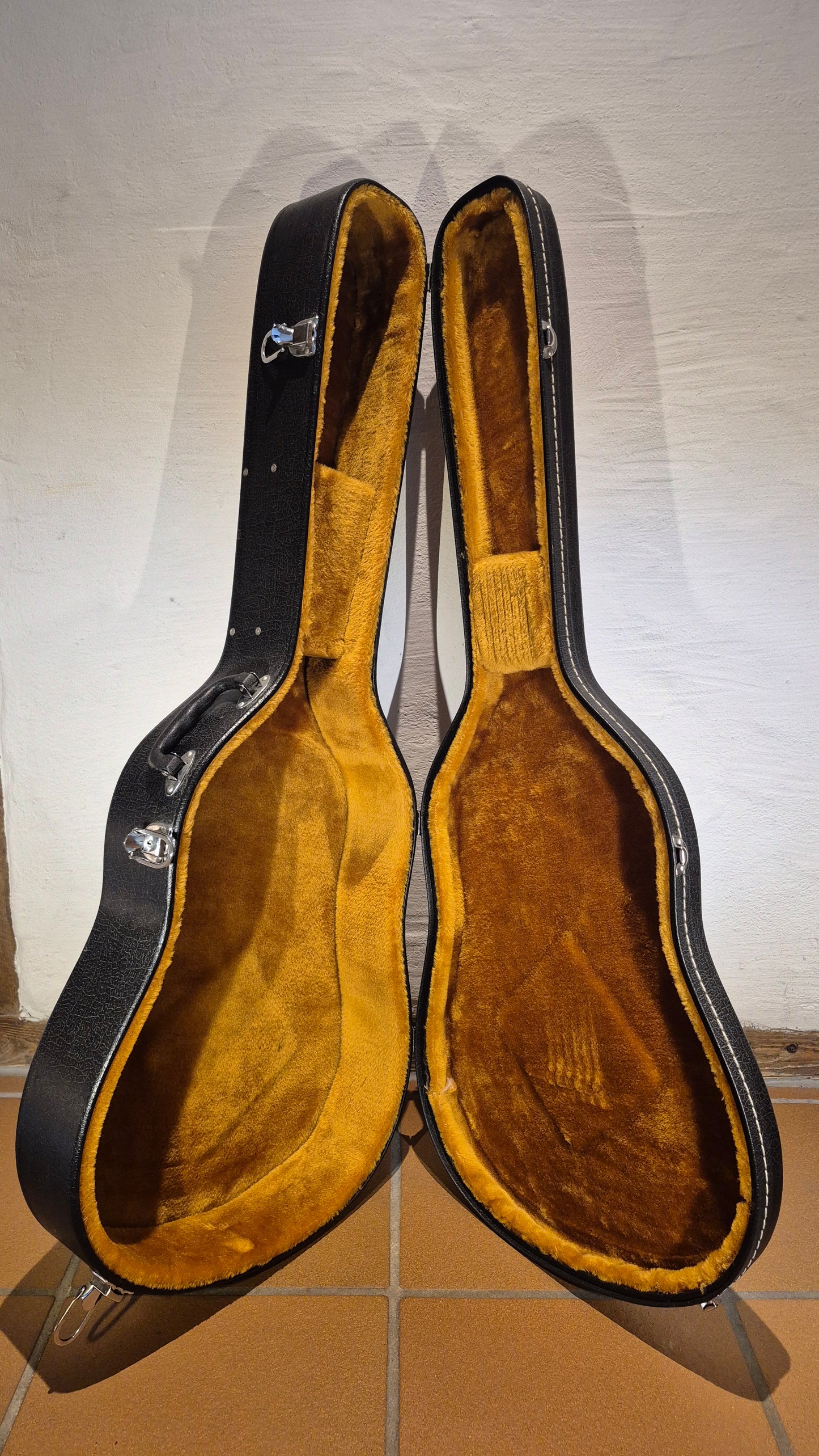 Koffer für klassische (und OM) Gitarren