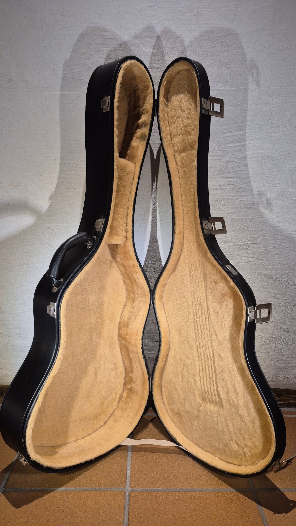 Koffer für klassische Gitarren